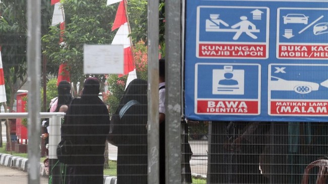Kepala Lapas Gunung Sindur juga belum dapat memastikan ihwal bebasnya Abu Bakar Ba'asyir. Namun sejumlah keluarga sudah membesuk.
