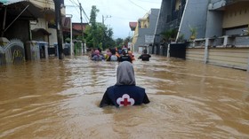FOTO: Cuaca Ekstrem Sulsel, 9 Tewas Ribuan Mengungsi