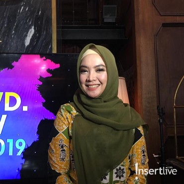 Ingrid Kansil Ingin Menularkan Kebiasaan Berhijab pada Anak