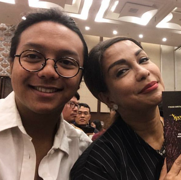<p>Pada 1992, Soraya mendirikan sekolah model, Soraya Haque Modelling School. Di sela waktu mengajar, dia juga masih sempat menjadi pembicara atau moderator di berbagai acara. (Foto: Instagram @sorayahaque)</p>