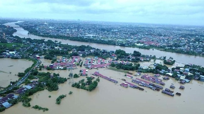 Tim SAR gabungan telah diterjunkan untuk melakukan penanganan darurat, meliputi evakuasi korban, pencarian, penyelematan serta distribusi bantuan.