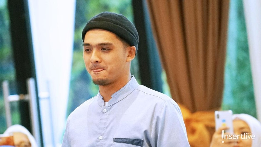 Perihal pernikahan Donna Harun yang mendapat dukungan penuh dari Ricky Harun.