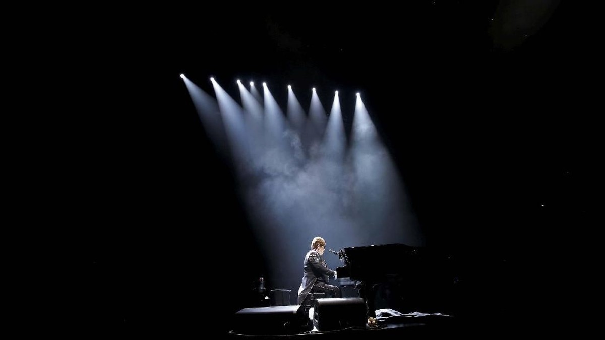 FOTO: Aksi Elegan Elton John di Konser Perpisahan