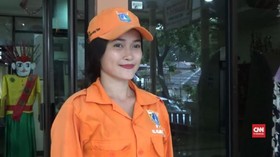 VIDEO:  Pasukan Oranye yang Viral Berkat Pose di Medsos