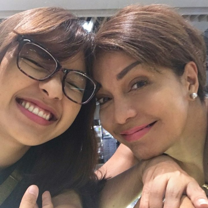 <p>Meski Soraya bergelut di dunia <em>modelling</em>, anak perempuan satu-satunya, <a href="https://wolipop.detik.com/foto-entertainment/d-4075572/8-potret-nadia-soekarno-putri-cantik-soraya-haque-yang-mempesona" target="_blank">Nadia Soekarno</a> lebih memilih berkecimpung di dunia jurnalistik sebagai <em>news anchor</em> di salah satu televisi swasta nasional. (Foto: Instagram @sorayahaque)</p>