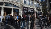 FOTO: Toko Buku Serba Gothic di Portugal Tak hanya desain interior, Livraria Lello yang megah dan dilengkapi kedai kopi ini bahkan pernah disebut sebagai Third Best Bookstore in the World.