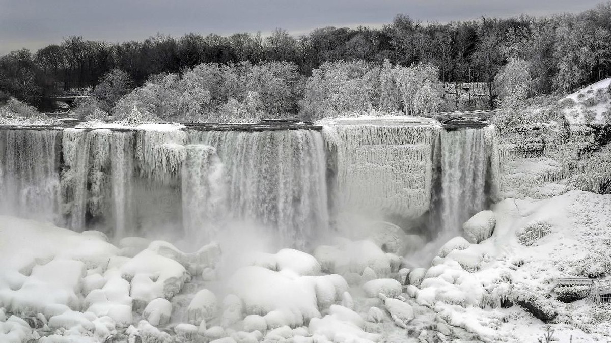 FOTO: Kala Niagara Membeku