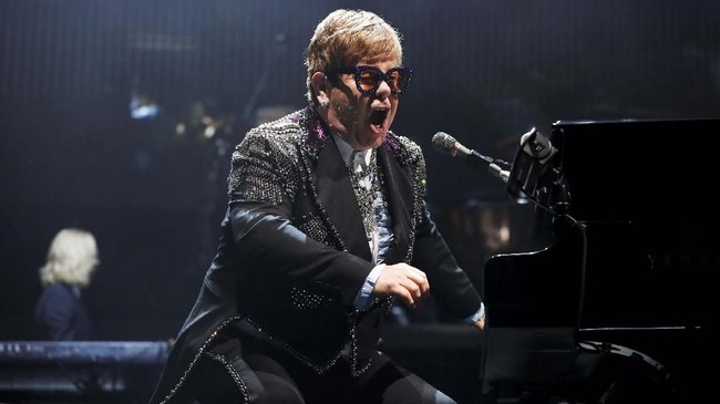 FOTO: Aksi Elegan Elton John di Konser Perpisahan