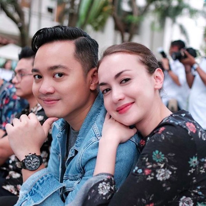 <p>Bentuk sayang Rianti untuk suami tercinta. <em>So cute</em>! (Foto: Instagram/ @rianti)  </p>