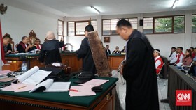 Barang Bukti Dihadirkan di Sidang Bobotoh Penganiaya Haringga