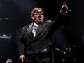 Elton John Bela Pangeran Harry-Meghan Soal Jet Pribadi