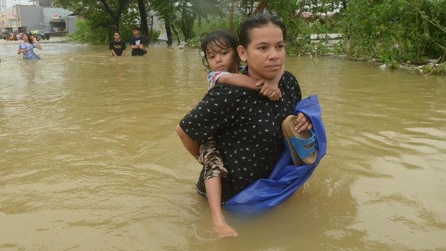 Banjir merendam beberapa wilayah di Provinsi Sulawesi Selatan menyisakan duka mendalam bagi korban dan pengguna internet.