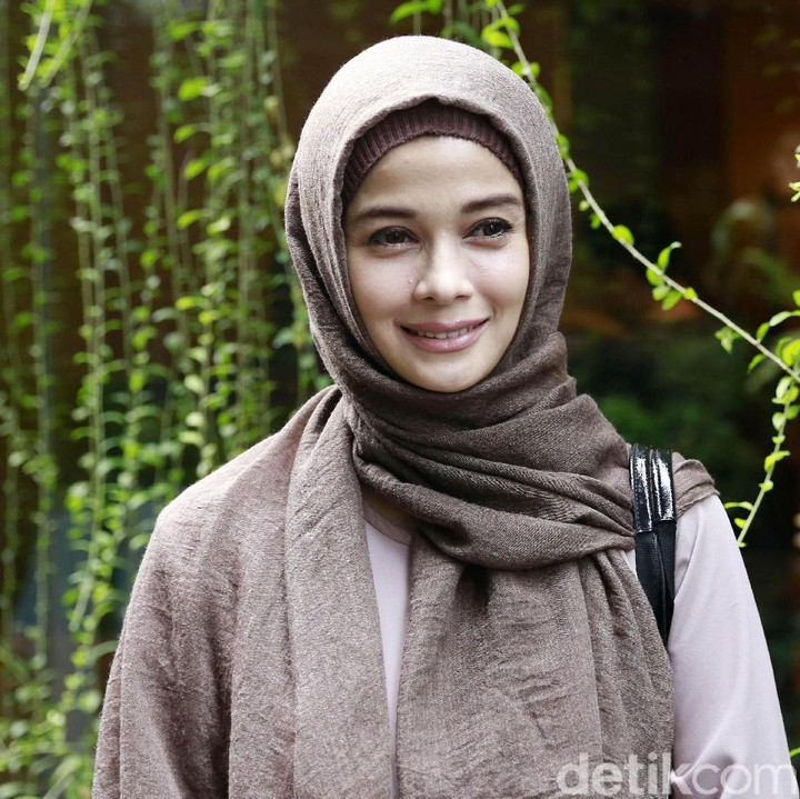 <p>Jihan Fahira beperan sebagai Indah di sinetron <em>Tersanjung</em> season 4-5. Saat ini ia telah dikaruniai empat anak dari pernikahannya dengan pesinetron Primus Yustisio. (Foto: Palevi S/detikFoto)</p>