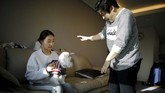 FOTO: Saat Warga Korea Lebih Pilih Anjing daripada Punya Anak Pasangan suami-istri di Korea Selatan ternyata lebih memilih untuk punya anjing peliharaan dibanding dengan punya anak.