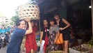 Membuka usaha rumah makan berkonsep tradisional di Bali&comma; Tamara Bleszynski turun langsung membeli bahan-bahan olahan ke pasar tradisional&period; Gimana ya gayanya&quest;&period;