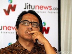 Tudingan Ade Armando soal Suporter Sok Jagoan Malas Diladeni Aremania