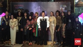Pesona Kalimantan Lewat Fesyen di Indonesia Fashion Week 2019
