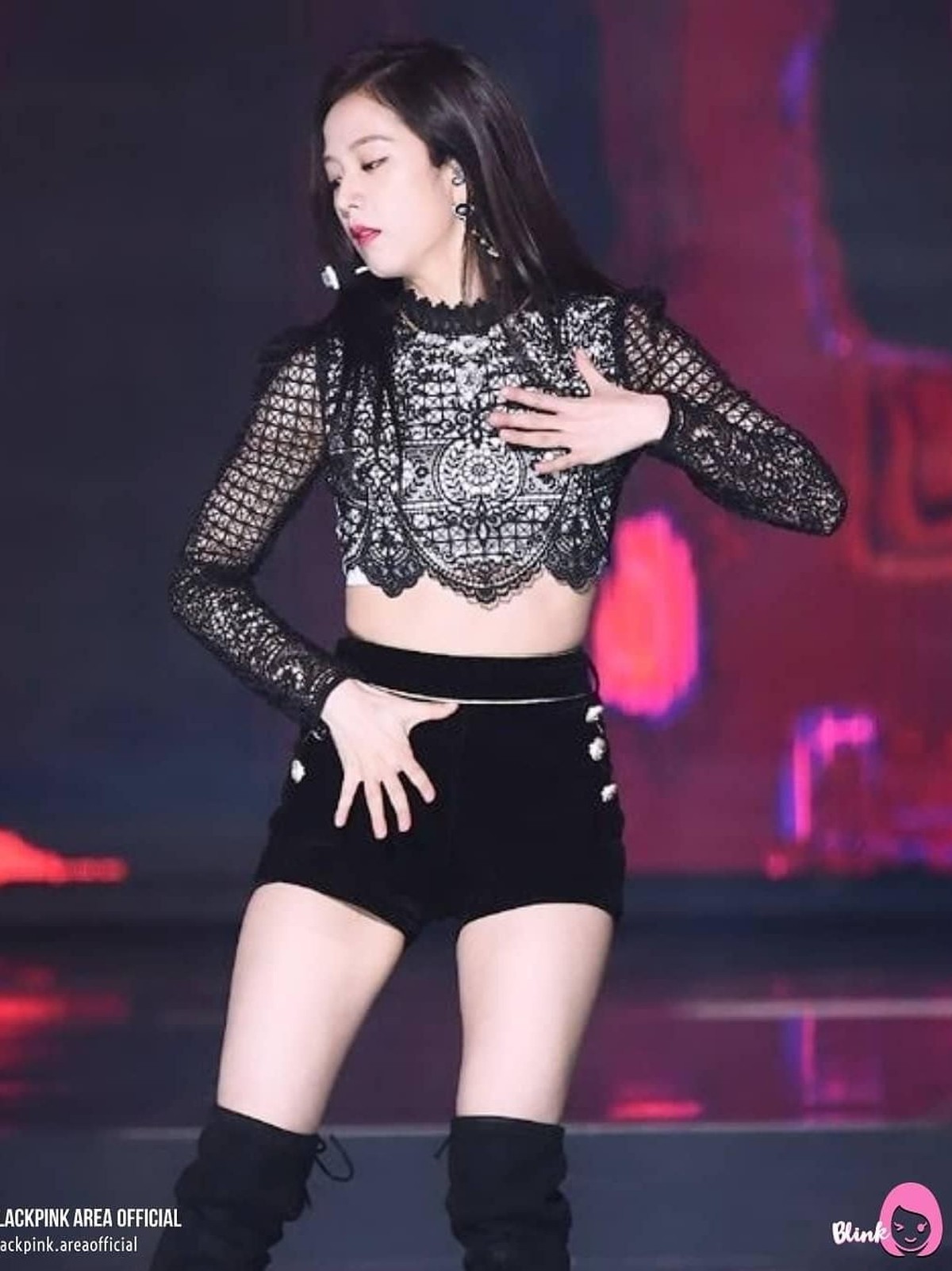 Hadiri acara Gaon Chart Music Awards 2019&comma; BLACKPINK bawa pulang piala Artist of the Year&period; Berikut enam pesona BLACKPINK saat tampil di ajang tersebut&period;