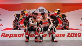 Tangan Lorenzo Masih Dibebat di Peluncuran Tim Honda