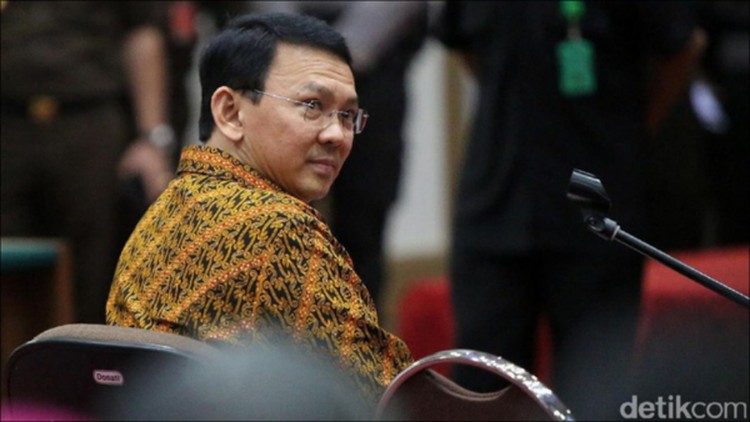 Ahok dan anak sulungnya berbincang seru. Mulai dari keinginan pergi ke hutan di Australia, potong rambut sama anggota Brimob sampai dinasihati balik oleh Sean.