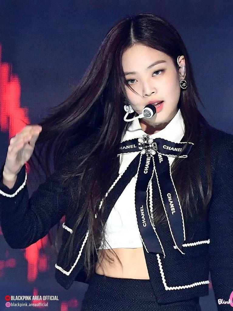 Hadiri acara Gaon Chart Music Awards 2019, BLACKPINK bawa pulang piala Artist of the Year. Berikut enam pesona BLACKPINK saat tampil di ajang tersebut.