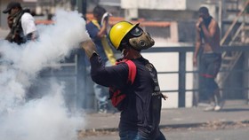 Dua Hari Demonstrasi Anti-Maduro di Venezuela, 13 Orang Tewas