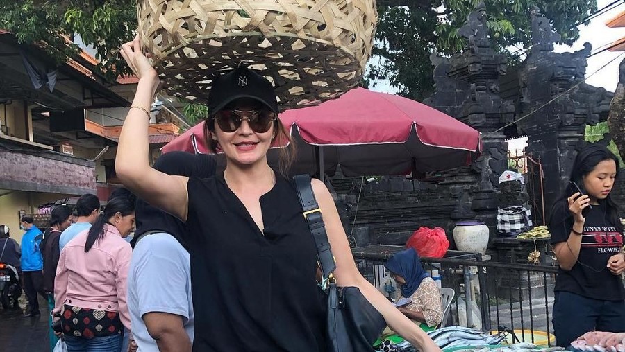 Syedih, Ucapan Selamat Tinggal Tamara Bleszynski Pada Bisnis Kulinernya Tamara Bleszynski memutuskan untuk menutup bisnis kulinernya yang berlokasi di Bali.