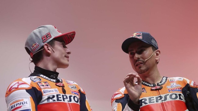 Pebalap Honda, Marc Marquez mengakui bahwa kedatangan Jorge Lorenzo membawa potensi bahaya besar dalam perburuan titel juara dunia MotoGP 2019.
