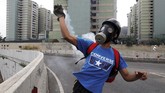 FOTO: Rakyat Venezuela Menuntut Maduro Turun Takhta Ribuan warga Venezuela turun ke jalan untuk memprotes Nicolas Maduro yang dianggap tidak pantas duduk di kursi presiden karena berkuasa melalui pemilu tak sah.
