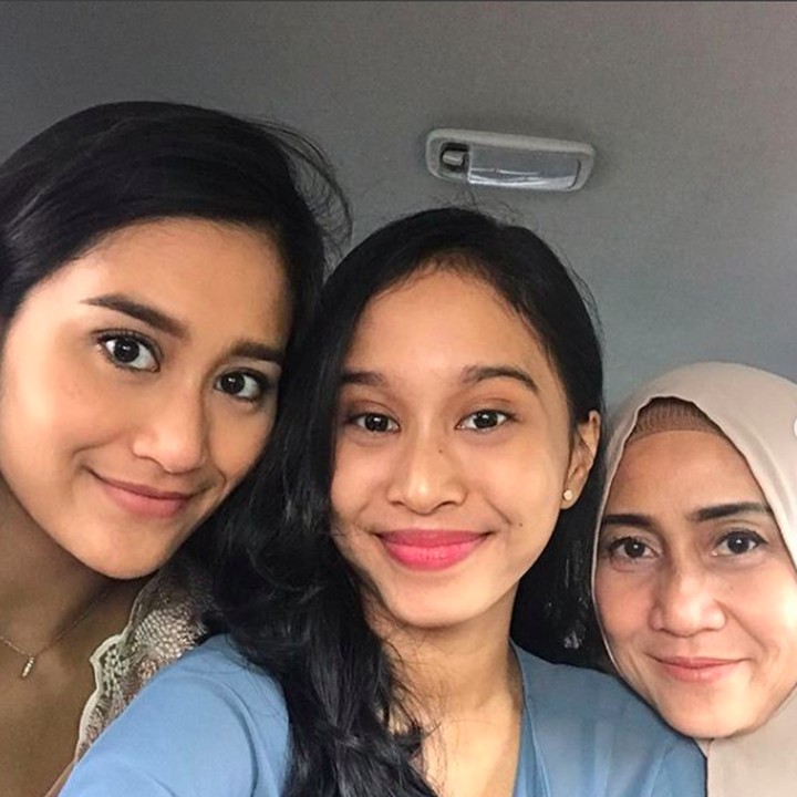<p>Bunda pasti kenal dengan artis senior Meidiana Hutomo kan? Usia Meidiana sudah memasuki 'kepala 5' tapi tetap awet muda lho. (Foto: Instagram/ @meidianahutomo)  </p>