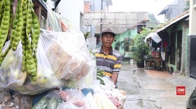 Daris, Sayur Keliling, dan Para Pengutang