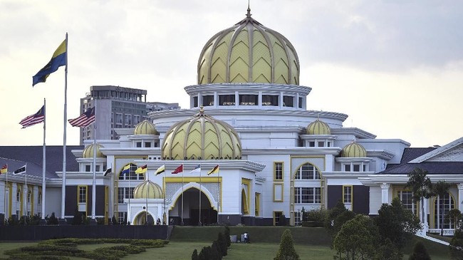 Pemerintah Malaysia sudah ancang-ancang membidik sejumlah proyek infrastruktur jika Presiden Jokowi memutuskan memindahkan ibu kota dari Jakarta ke Kalimantan.