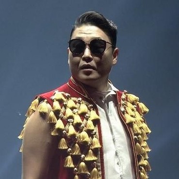 Promosikan Lagu Baru HyunA, Bentuk Tubuh PSY Jadi Sorotan