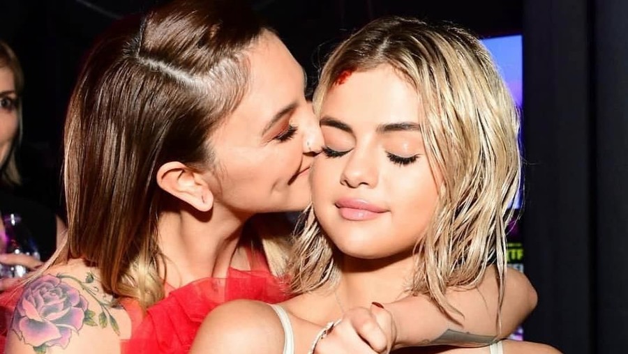 Berikut lirik lagu dari Julia Michaels feat. Selena Gomez dengan judul Anxiety.