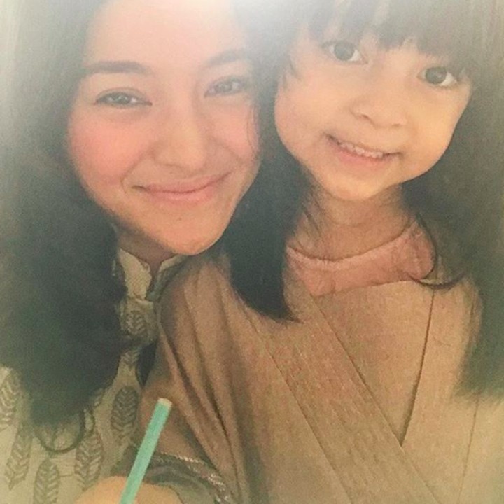 <p>Aih, nggak kerasa Marshanda punya anak manis yang sebentar lagi gadis nih, he-he-he. (Foto: Instagram/ @marshanda99)  </p>