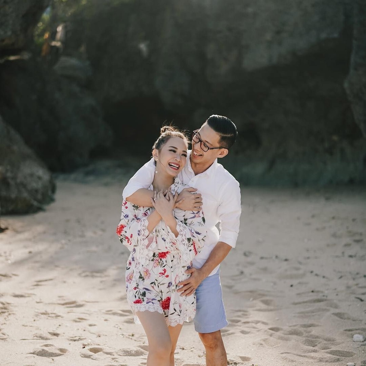 Presenter cantiik&comma; Yuanita Christiani segera melepas masa lajangnya tahun ini&period; Ia akan menikah dengan sang kekasih yang telah melamarnya pada Juli 2018 lalu&period;