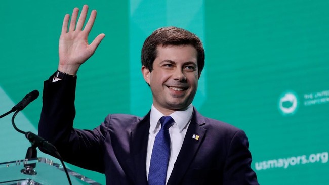 Wali Kota South Bend, Pete Buttigieg, mengumumkan ambisi jadi presiden gay pertama dengan mencalonkan diri sebagai kandidat Partai Demokrat di pilpres AS 2020.