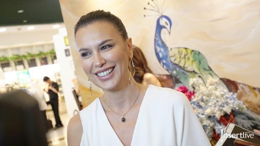Lama Menjanda, Sophia Latjuba Ingin Meninggal Didampingi Suami Lama menyandang status janda, Sophia Latjuba ingin meninggal didampingi suami.
