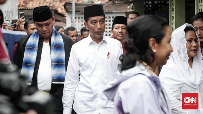 Jokowi meminta ulama untuk meluruskan semburan hoaks untuk menghindari perpecahan dan gesekan di masyarakat menjelang Pemilu 2019.