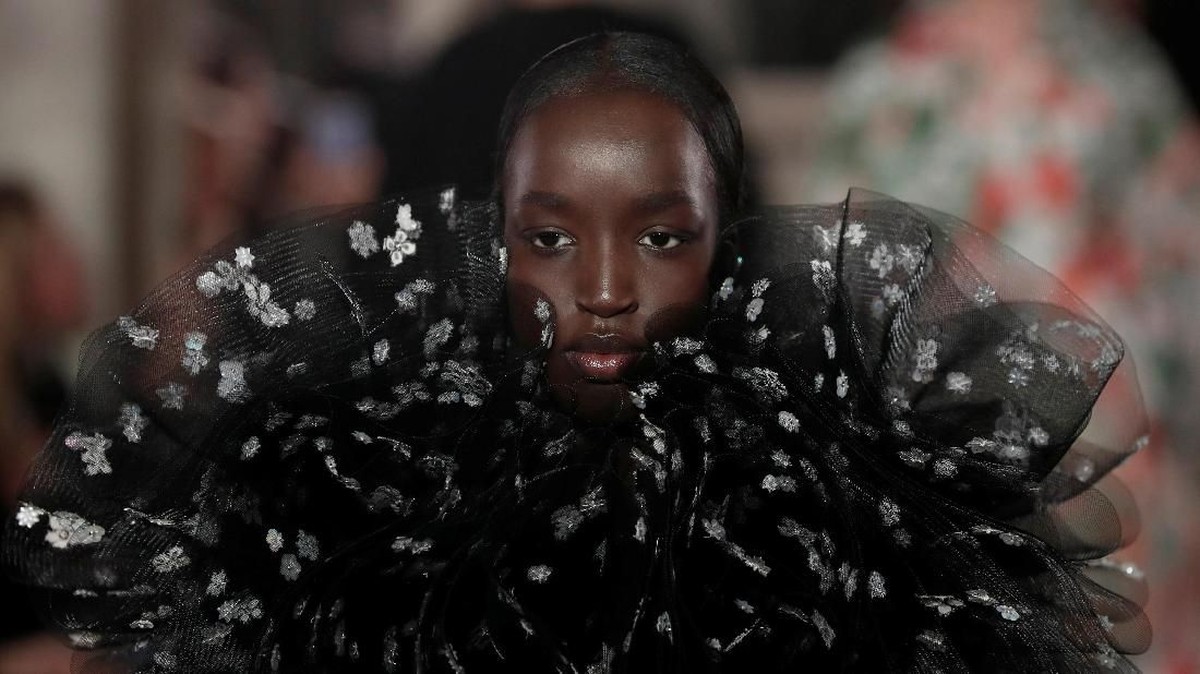 FOTO: Imaji Warna Tak Biasa Valentino Couture