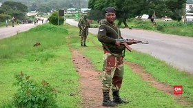 VIDEO: 'Tentara Palsu' Zimbabwe Habisi Nyawa Demonstran