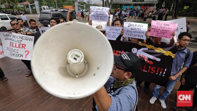 Aliansi Jurnalis Independen (AJI) menyoroti sejumlah pasal di RKUHP yang membuat pekerjaan jurnalis berisiko tinggi karena mudah dipidanakan.