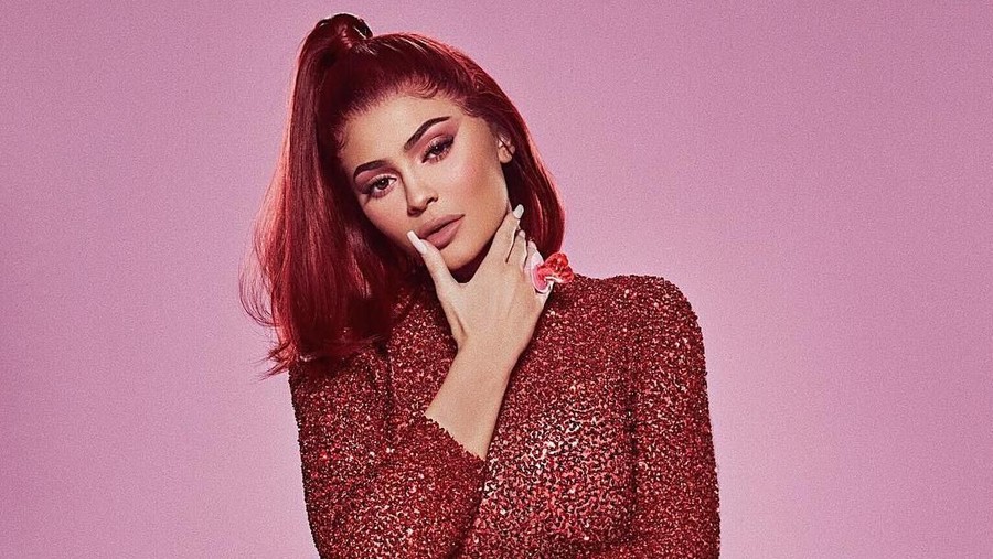 Kylie Jenner merilis koleksi kosmetik terbaru dalam menyambut Hari Valentine. Penasaran seperti apa, intip yuk!