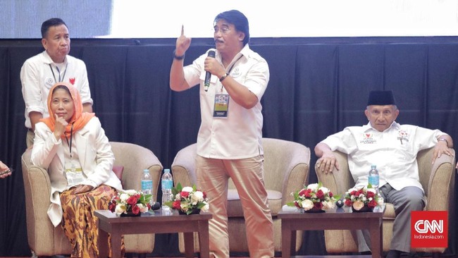 Eks Menpora era SBY, Adhyaksa Dault menyatakan seorang menteri tak patut menyimpan uang ratusan juta di laci kerja meski itu diklaim dana operasional sekalipun.