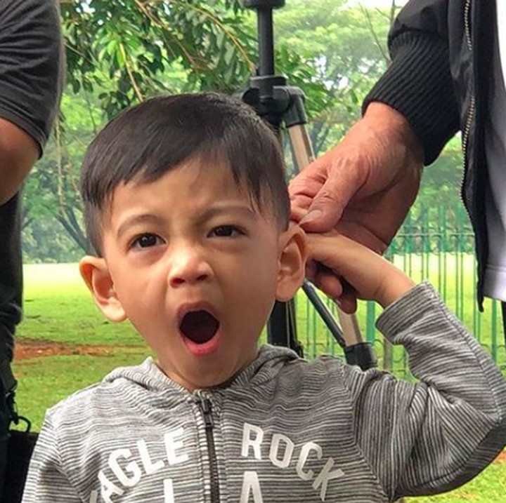 <p>Ekspresi menggemaskan Jan Ethes yang sedang <em>nguap</em>. Beneran bikin gemas deh kamu, Nak. (Foto: Instagram/ @janethes_story)</p>