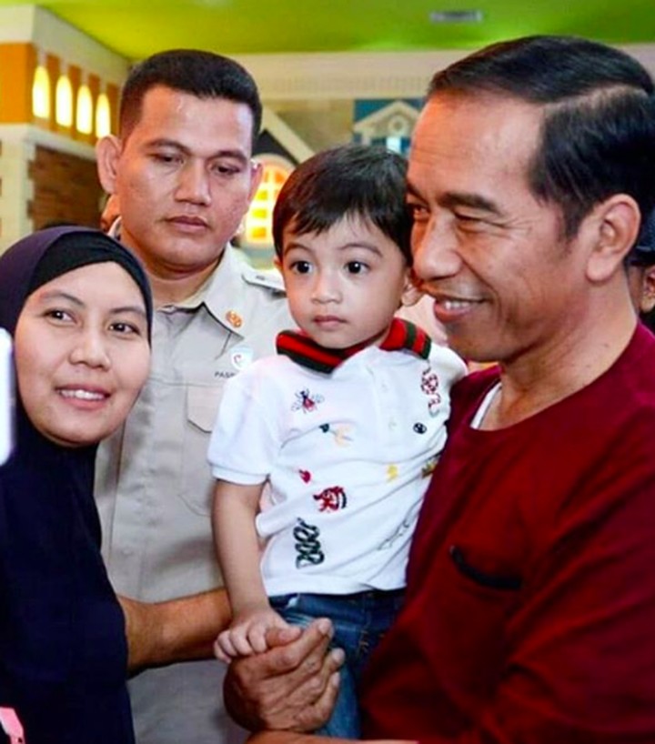 10 Potret Menggemaskan Cucu Jokowi, Jan Ethes