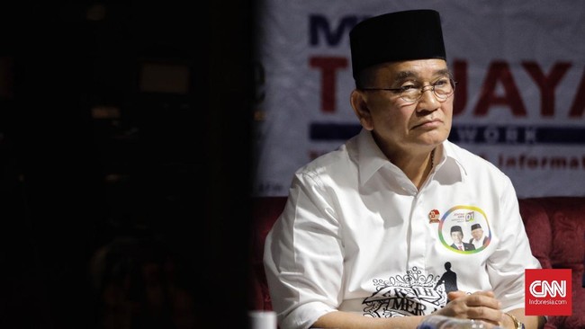 Politikus PDIP Ruhut Sitompul sewot dicap mengunggah hoaks oleh Roy Suryo. Ruhut bilang foto yang dia unggah, sudah beredar luas sebelumnya.