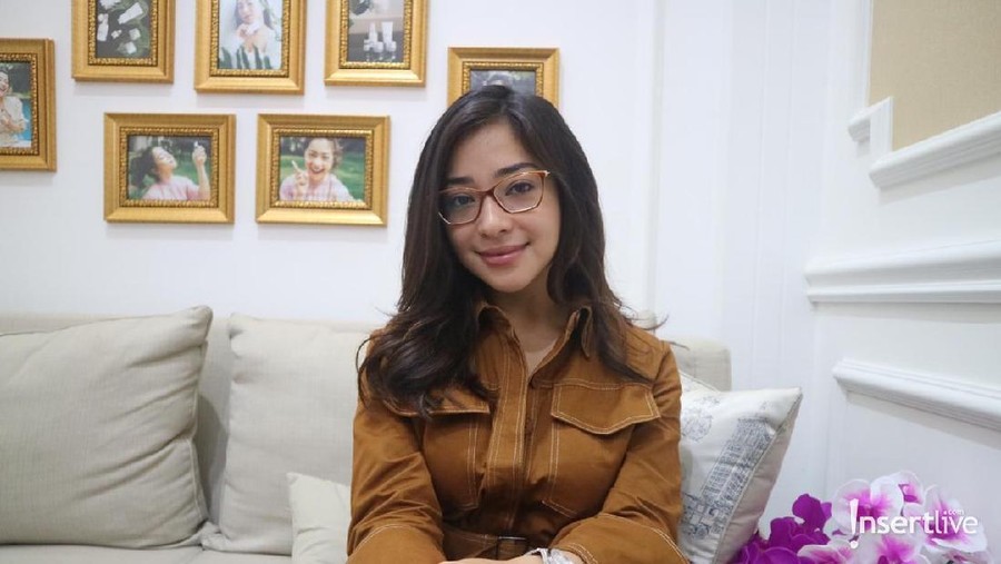 Nikita Willy tengah berlibur di Afrika Selatan dan mengunjungi salah satu desa di sana.
