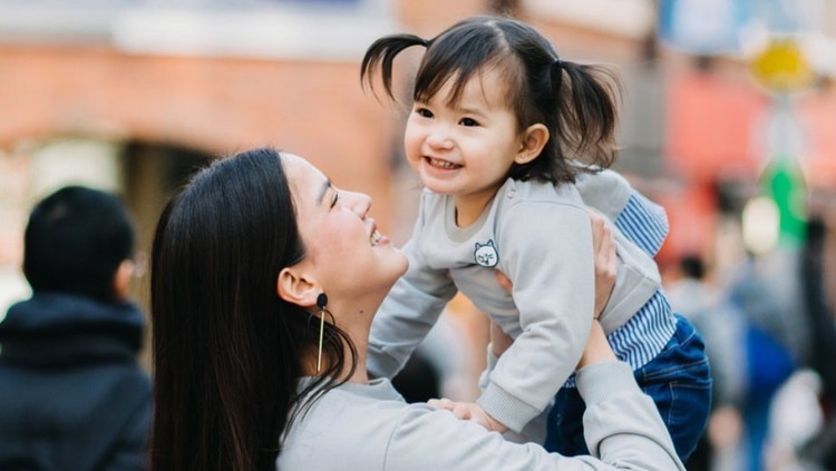 Keceriaan Putri Kecil Alice Norin Rayakan Ultah di Jepang Alice Norin merayakan hari kelahiran 'boss baby' sambil liburan keluarga di Negeri Sakura.