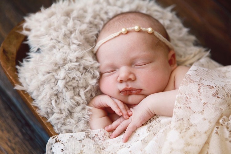 Ingin memberikan nama bayi perempuan bermakna mutiara, Bun? Intip 30 nama bayi perempuan berikut ya.